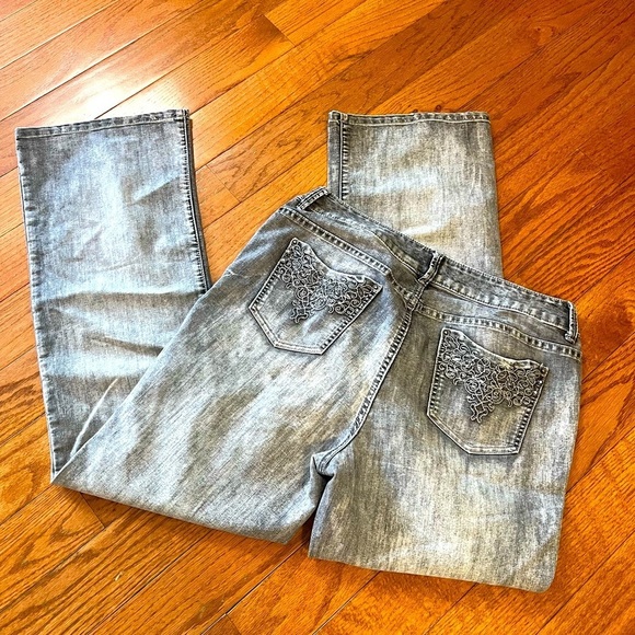 Chico’s Platinum Denim Ultimate Fit Barely Flare Gray Alkaline Jeans Chico 2 =12 - Picture 2 of 12